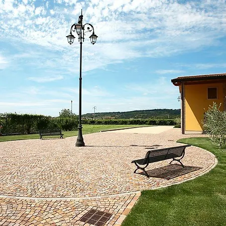 Corte San Felice Фермерський будинок *