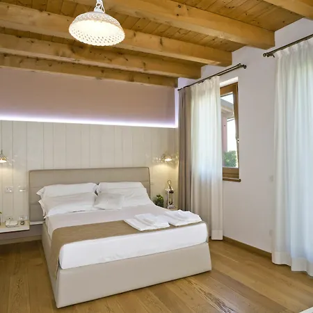 Corte San Felice Фермерський будинок